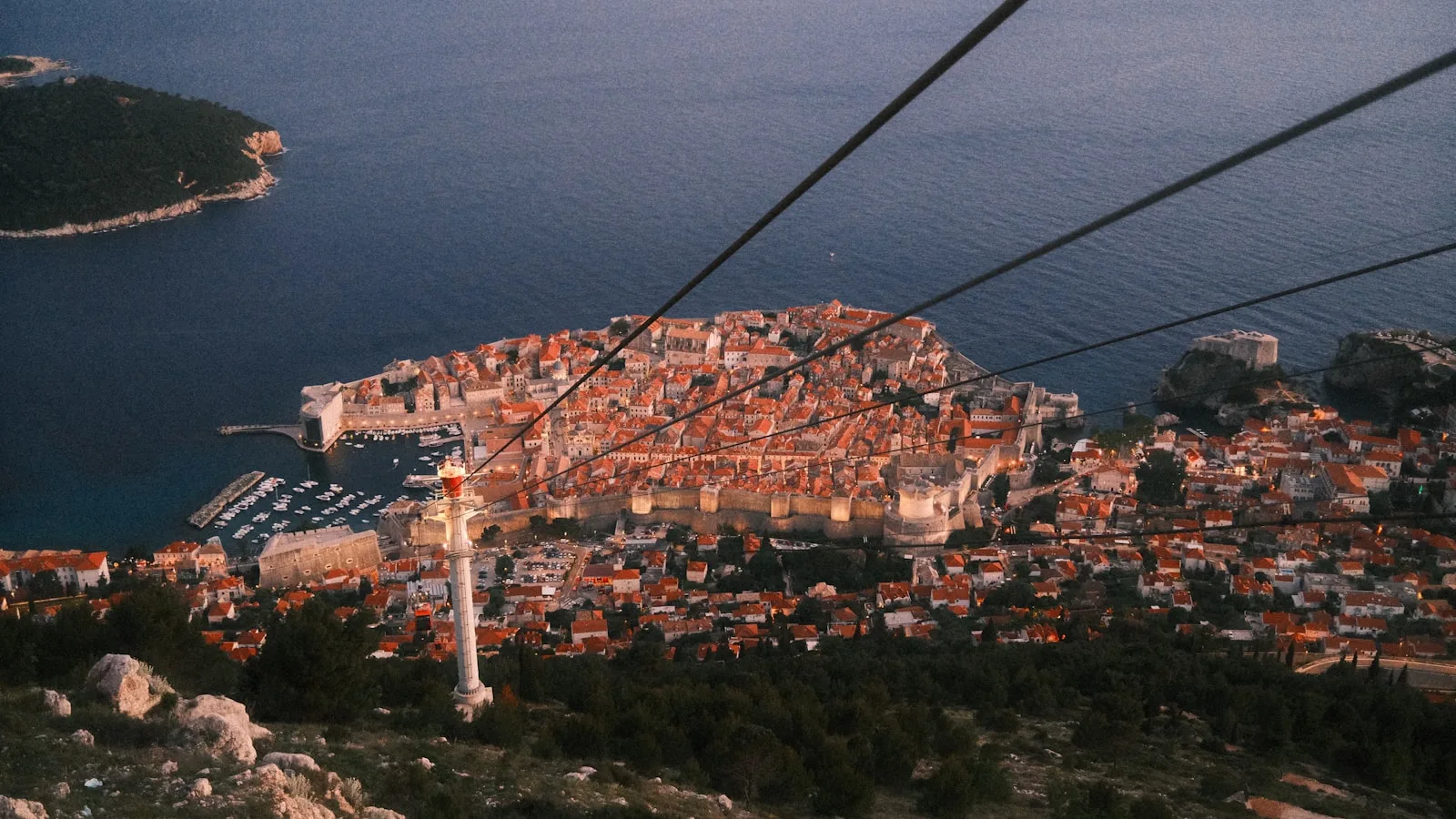 6. 🚡 Le téléphérique (Žičara)