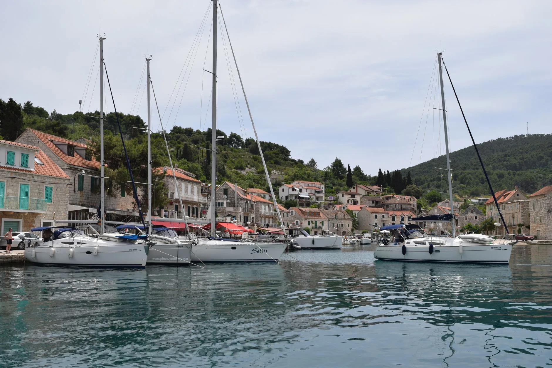 Jelsa : le village du centre, entre animation et tranquillité